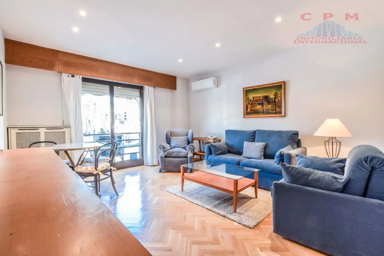 Living room of Flat for rent in Madrid  with Air Conditioner, Heating and Parquet flooring