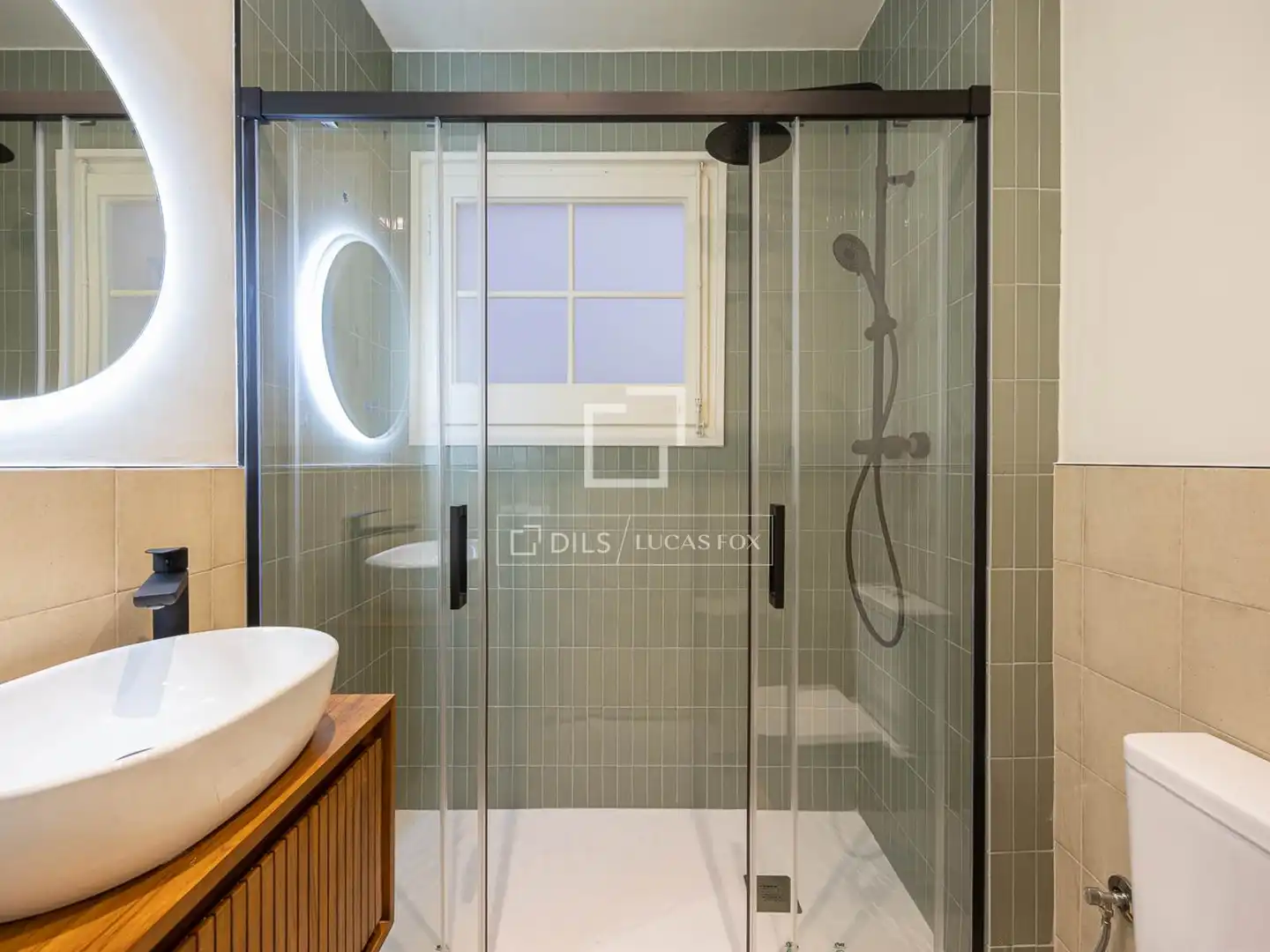 Baño de Piso en venta en Barcelona con Aire acondicionado, Terraza y Amueblado