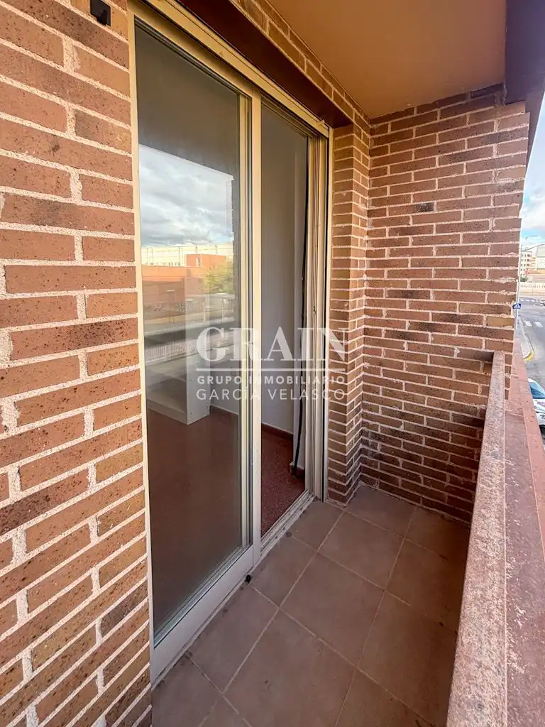 Vista exterior de Piso de alquiler en Albacete con Calefacción