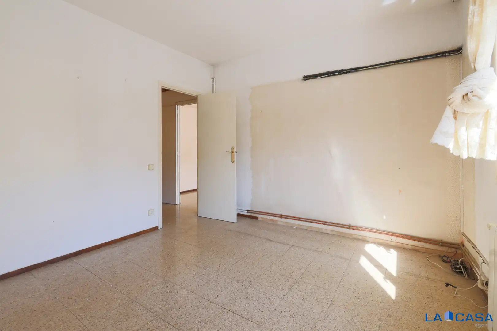 Wohnung zum Verkauf in Barcelona mit Klimaanlage, Heizung und Ofen