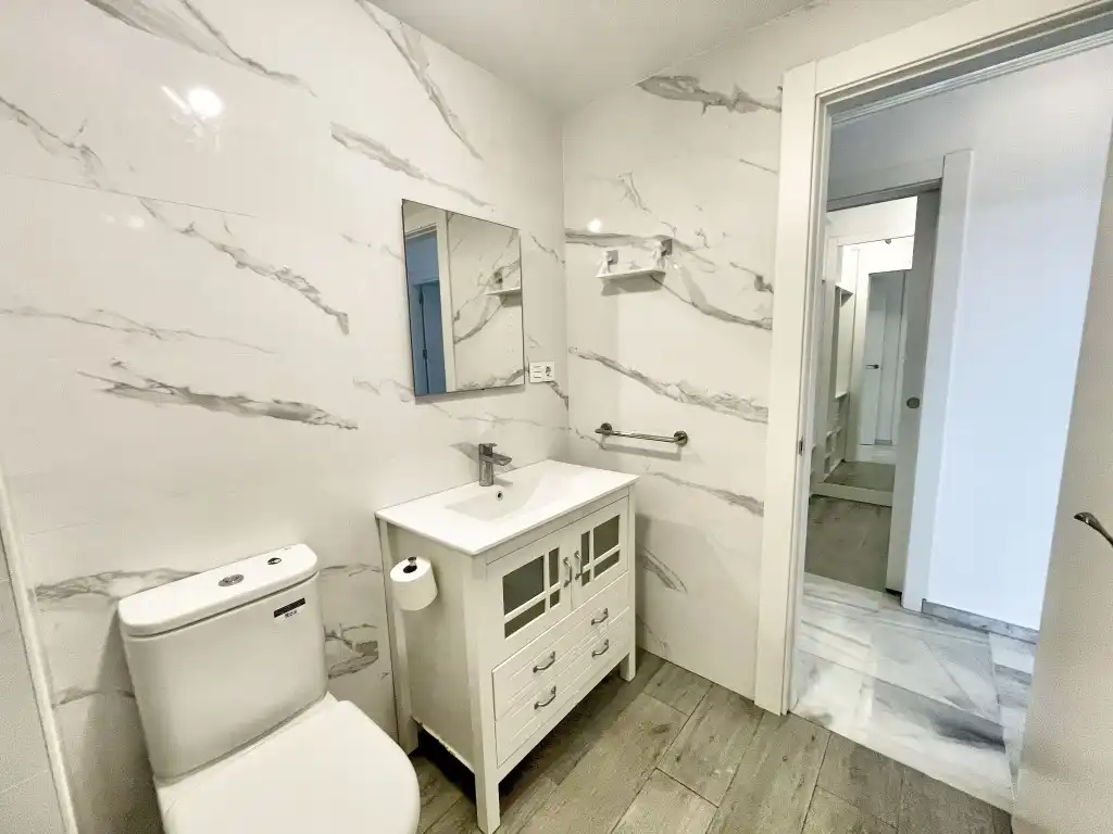 Baño de Piso en venta en Vélez-Málaga con Aire acondicionado y Terraza
