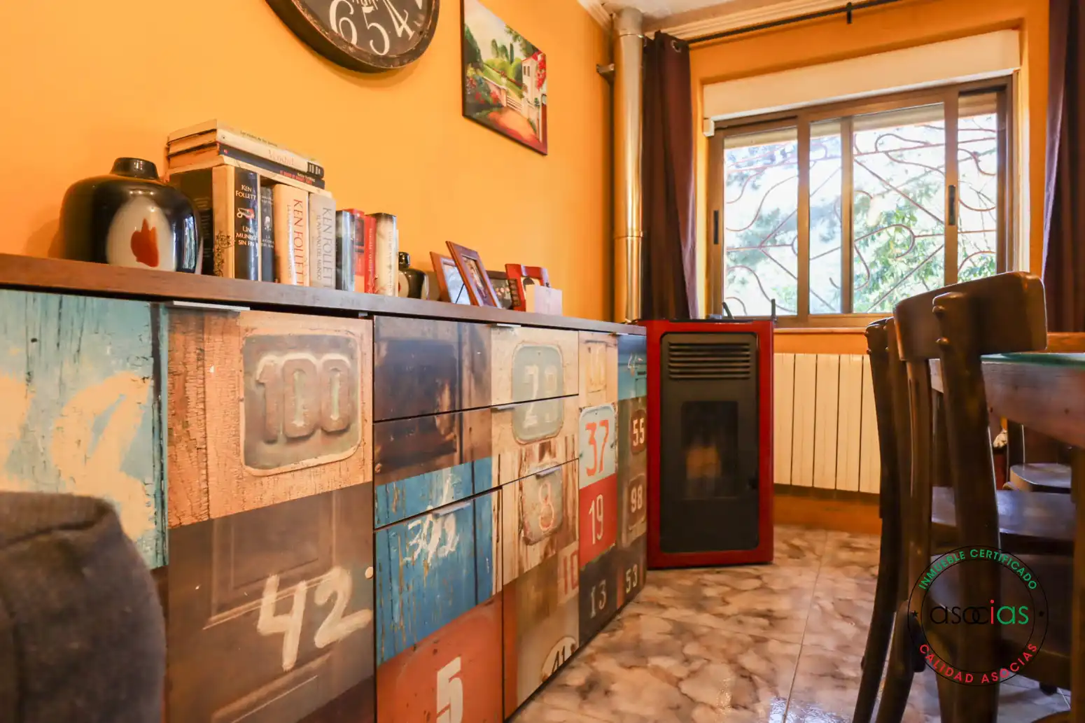 Sala d'estar de Casa o xalet en venda en Oviedo  amb Calefacció, Jardí privat i Parquet