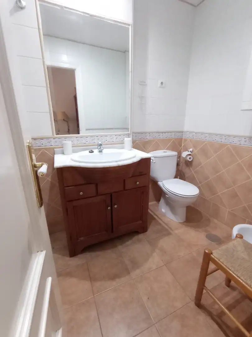 Bany de Apartament de lloguer en Málaga amb Aire condicionat, Terrassa i Moblat