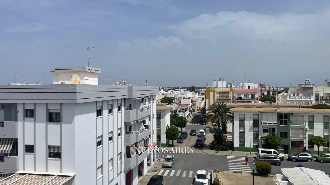 Vista exterior de Ático en venta en Isla Cristina con Terraza, Trastero y Amueblado