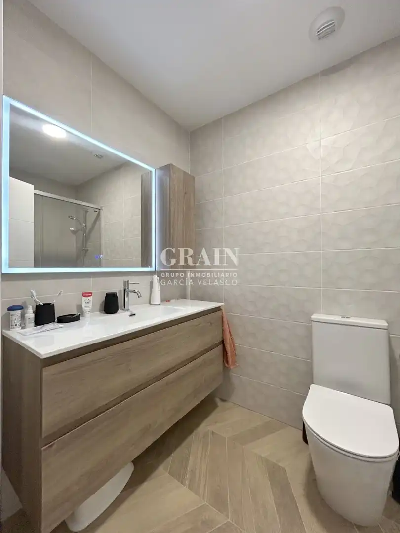 Baño de Piso de alquiler en Albacete con Calefacción, Terraza y Piscina