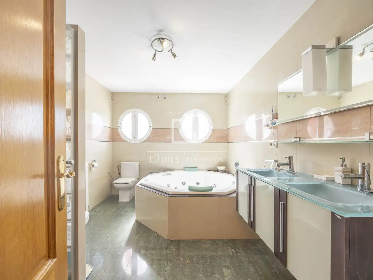 Bathroom of Houses for sale in La Pobla de Vallbona  with Air Conditioner, Heating and Private garden