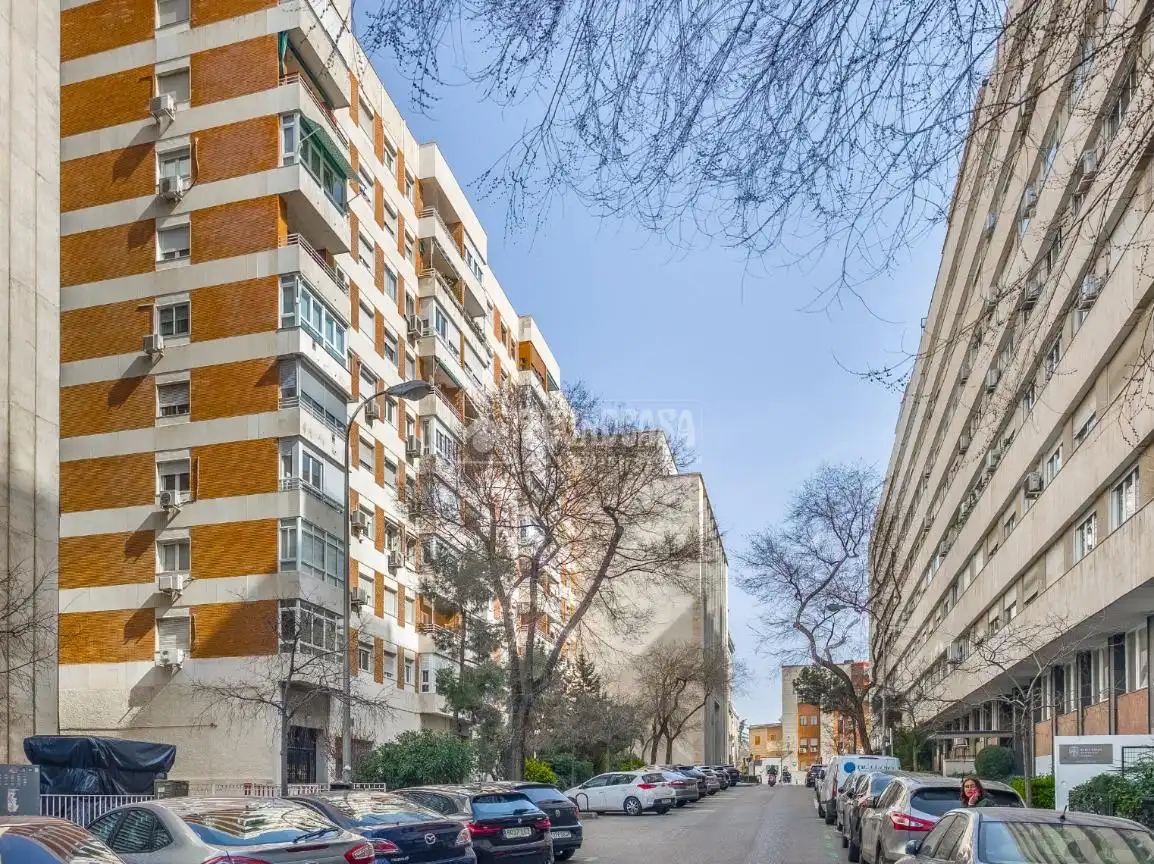 Vista exterior de Piso en venta en Madrid con Calefacción, Parquet y Terraza