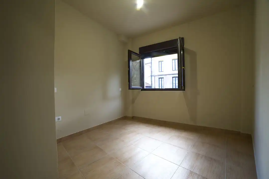 Habitación de Piso en venta en Cabezón de la Sal con Calefacción y Balcón