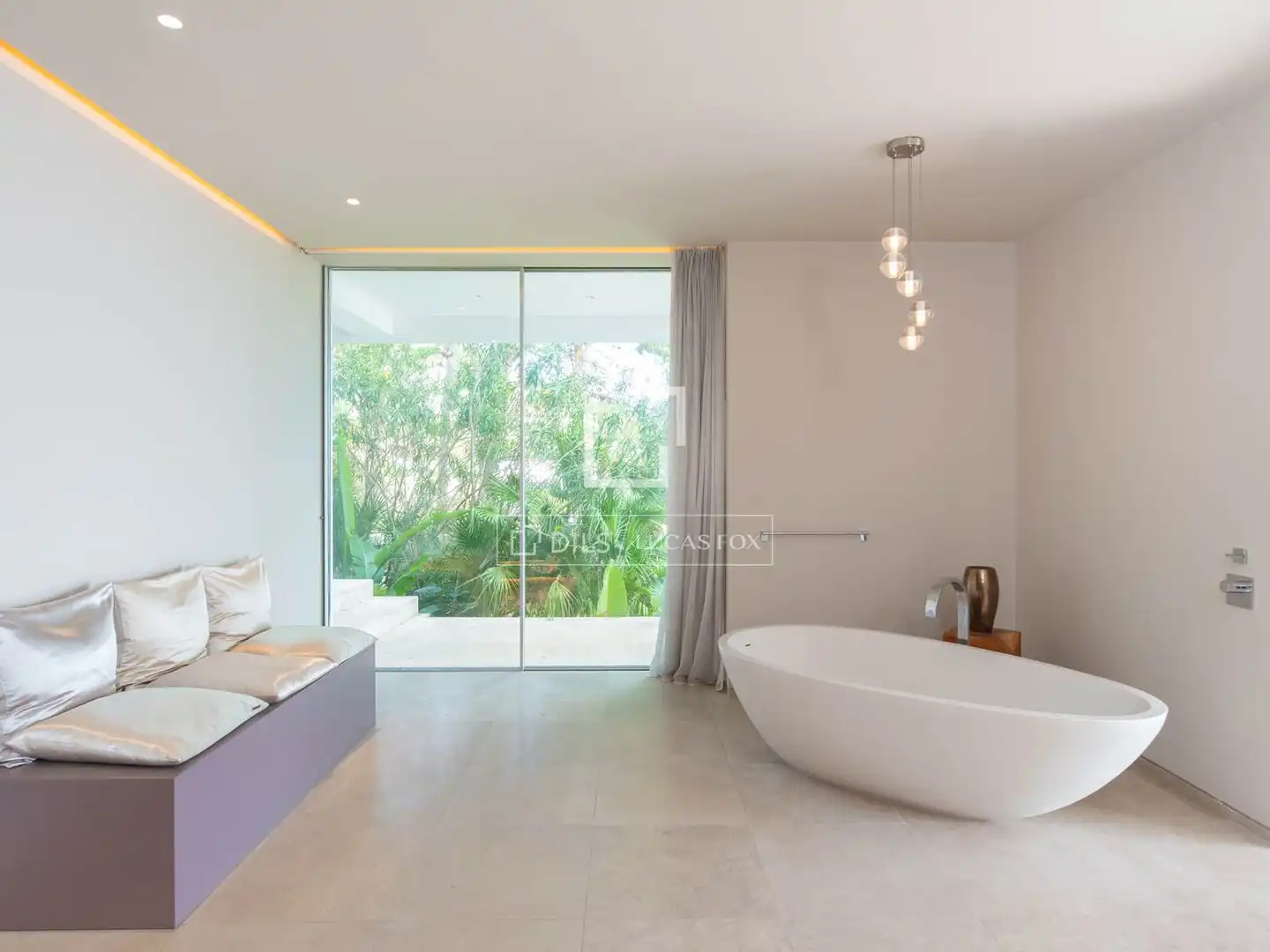 Bathroom of Houses for sale in Santa Eulària des Riu  with Air Conditioner, Heating and Private garden