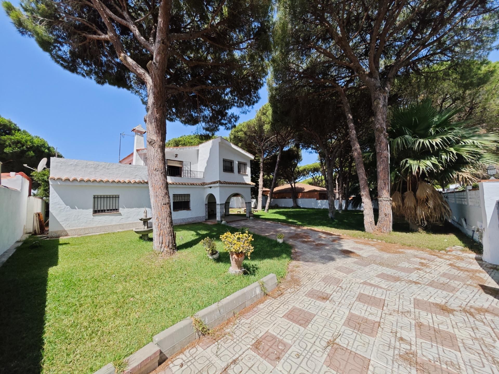 Exterior view of House or chalet for sale in Chiclana de la Frontera  with Private garden, Terrace and Storage room