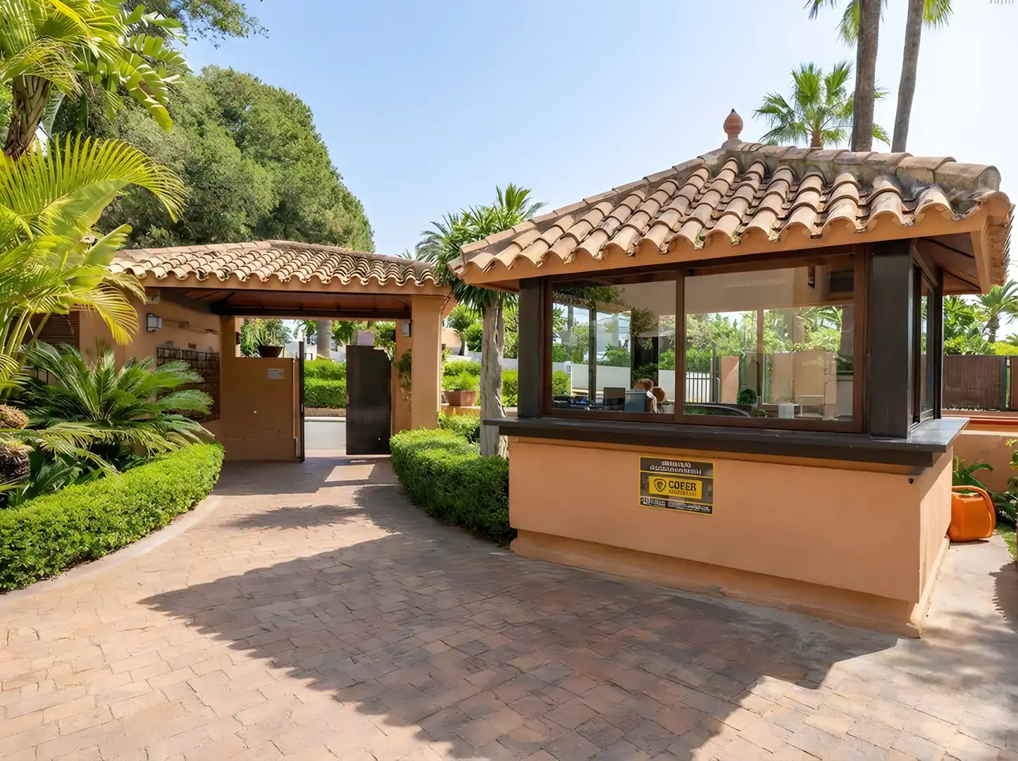 Erdgeschoss zum Verkauf in Marbella mit Klimaanlage, Privatgarten und Terrasse