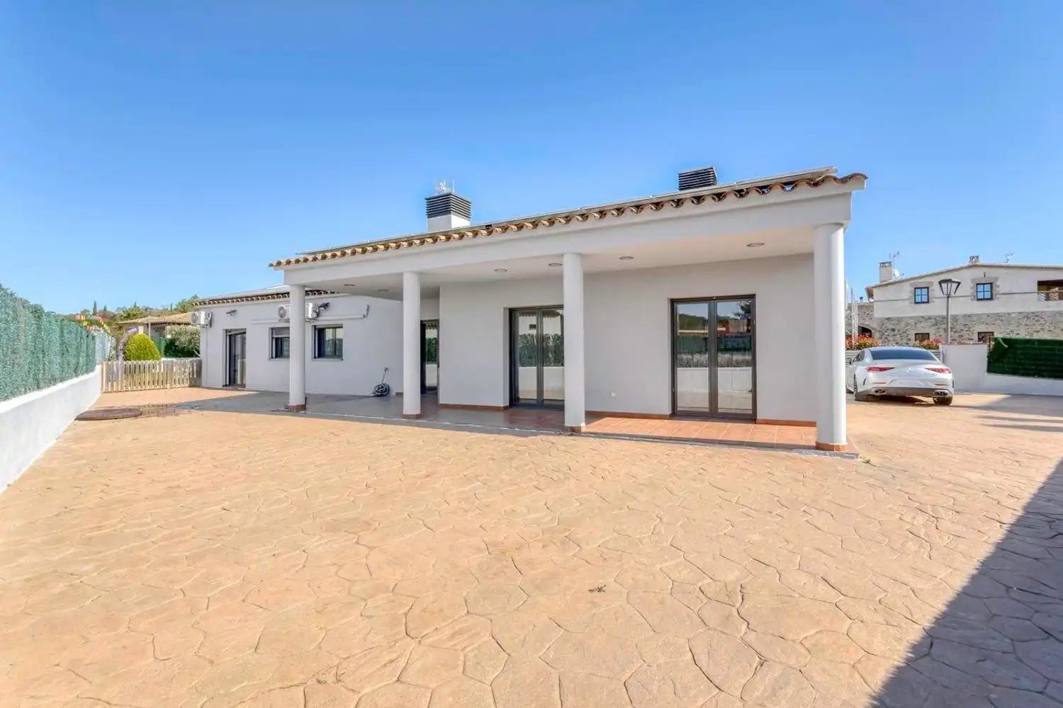 Xalet amb piscina en venda a Calle Canigó