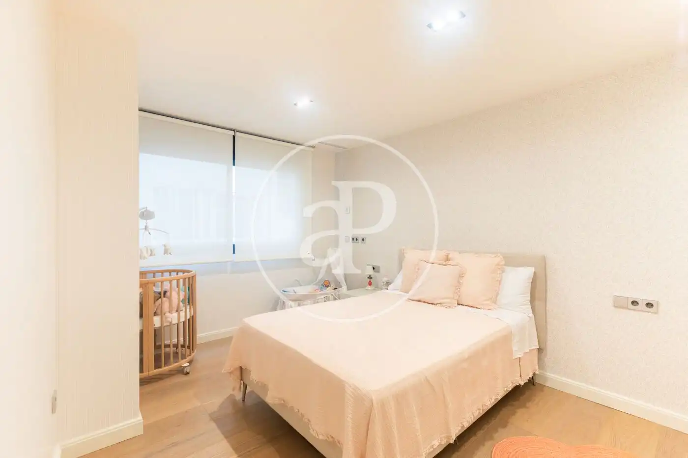 Bedroom of Flat for sale in Valencia  with Air Conditioner, Heating and Terrace