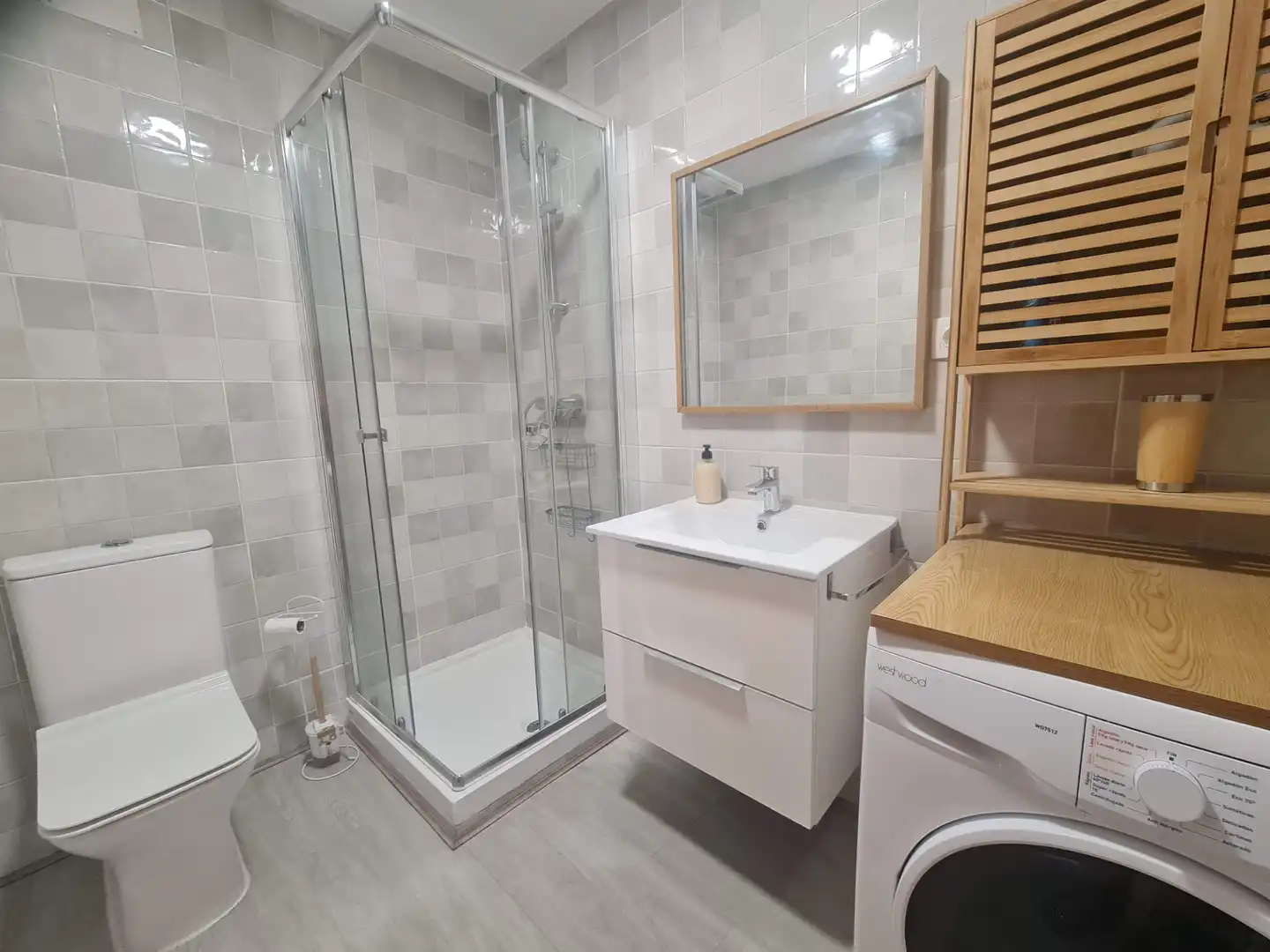 Bathroom of Apartments for rent in Brunete  with Air Conditioner, Heating and Furnished