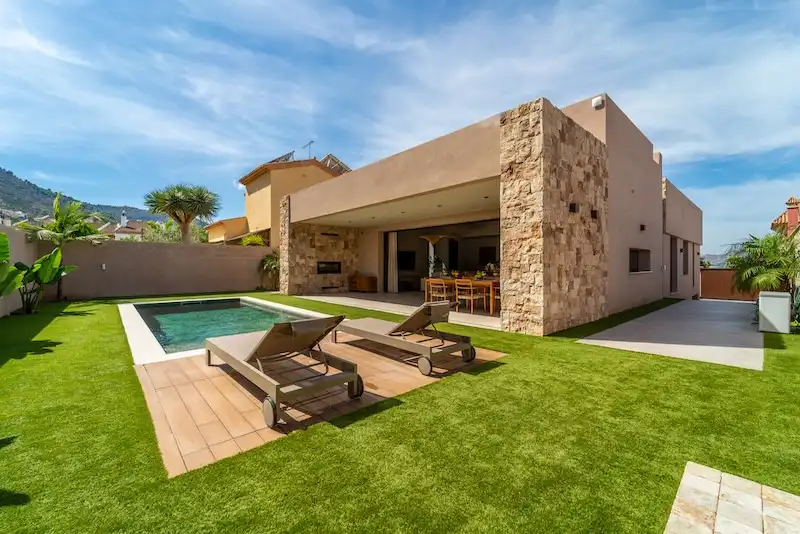 House with pool for sale in Churriana