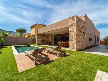 Casa amb piscina en venda a Churriana