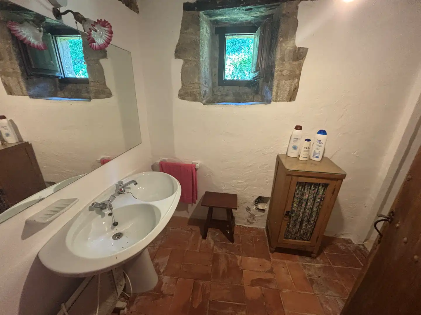 Baño de Finca rústica en venta en Olot con Aire acondicionado, Calefacción y Jardín privado