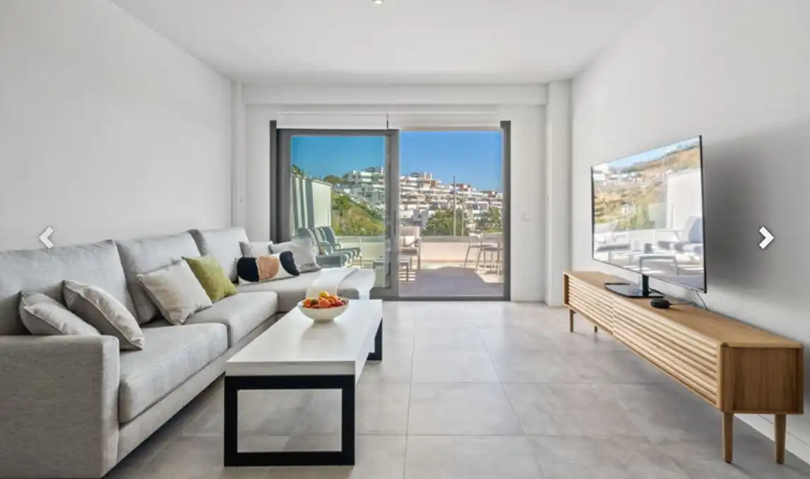 Apartment with terrace for sale in Estepona Pueblo