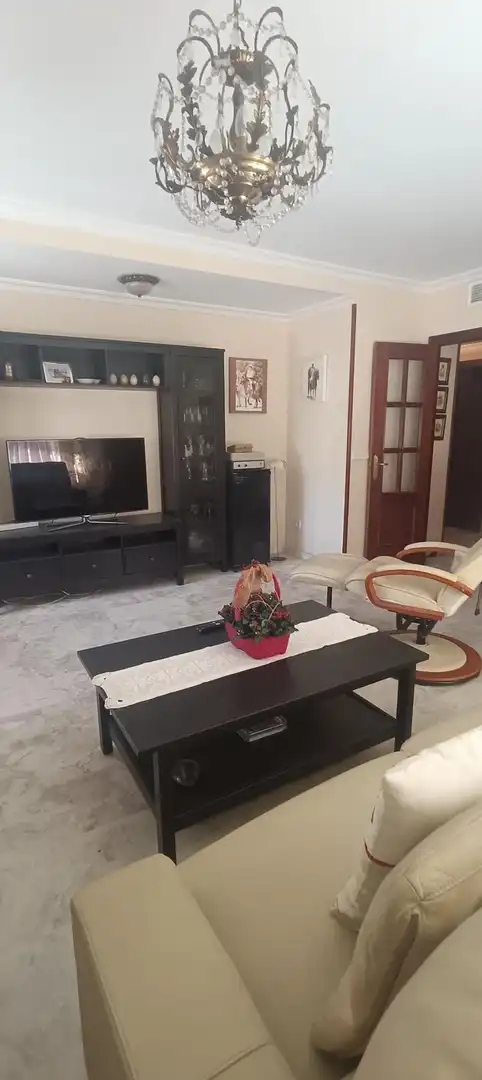 Sala d'estar de Casa adosada en venda en Algeciras amb Aire condicionat, Moblat i Alarma