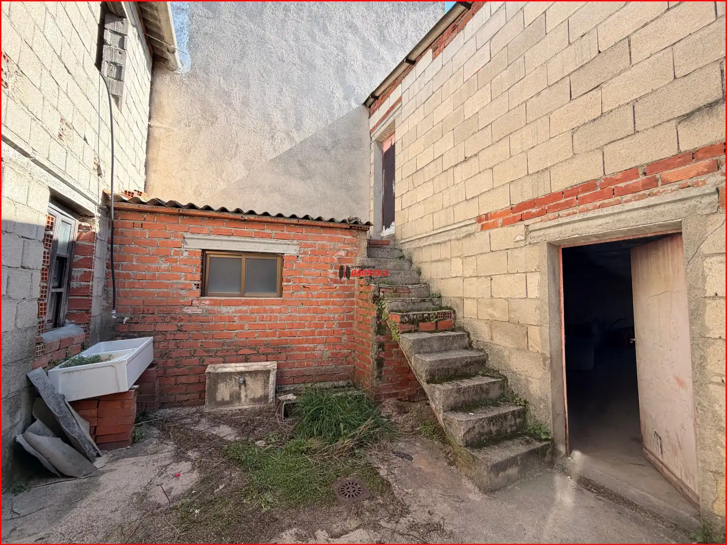 Vista exterior de Casa adosada en venta en La Torre de Esteban Hambrán