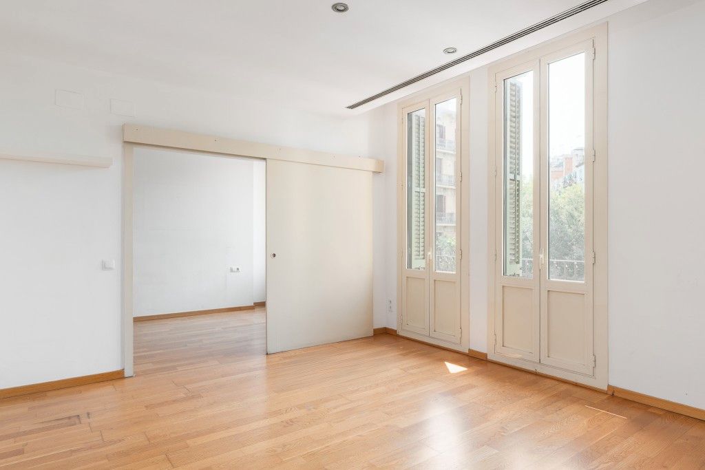 Apartment for sale in  Barcelona Capital  with Air Conditioner, Parquet flooring and Balcony