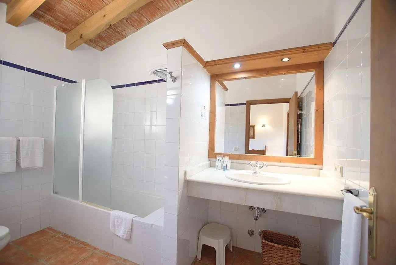 Baño de Edificio en venta en Ses Salines con Piscina comunitaria