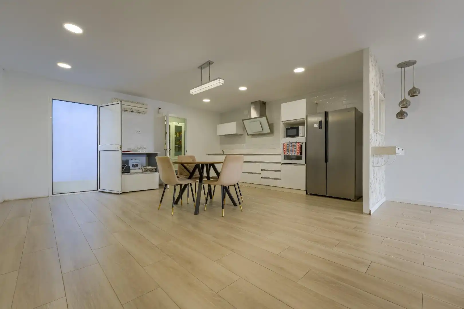 Kitchen of Houses for sale in Tomares  with Air Conditioner, Private garden and Terrace