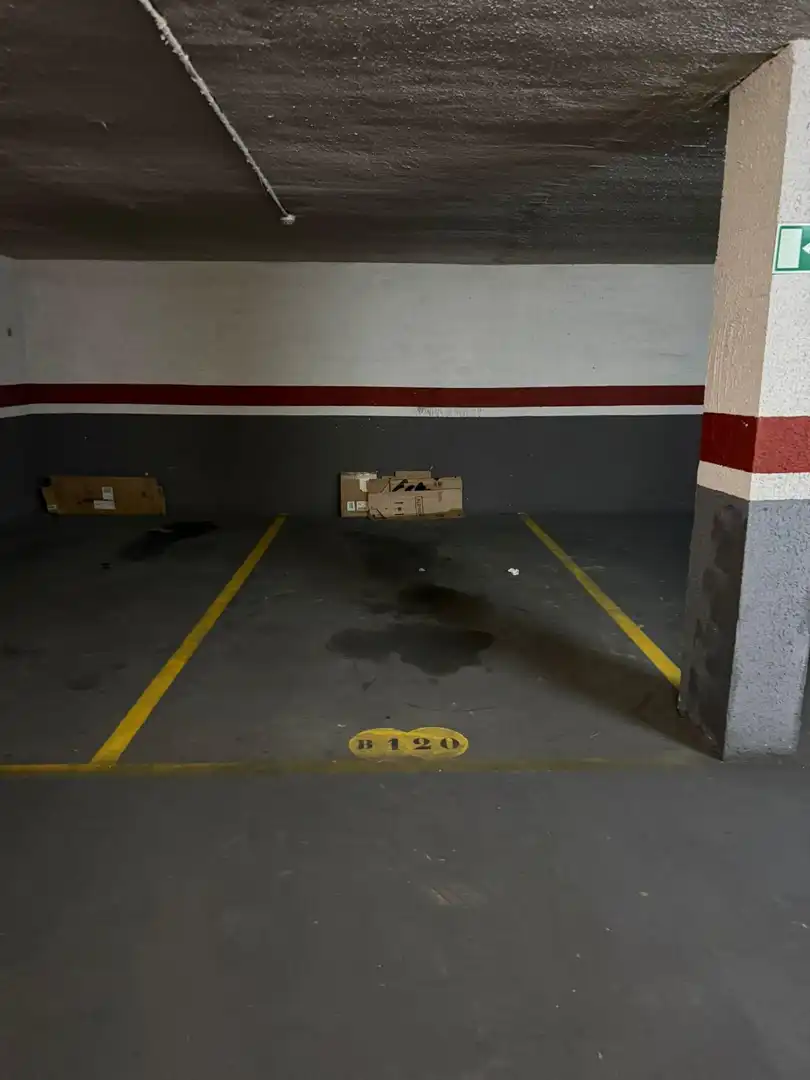 Aparcament de Pis en venda en Castellón de la Plana / Castelló de la Plana amb Traster, Balcó i Piscina comunitària