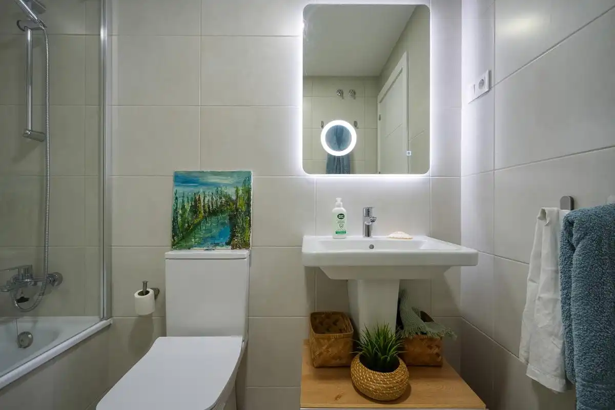 Bathroom of Flat for sale in Madrid  with Air Conditioner, Heating and Private garden