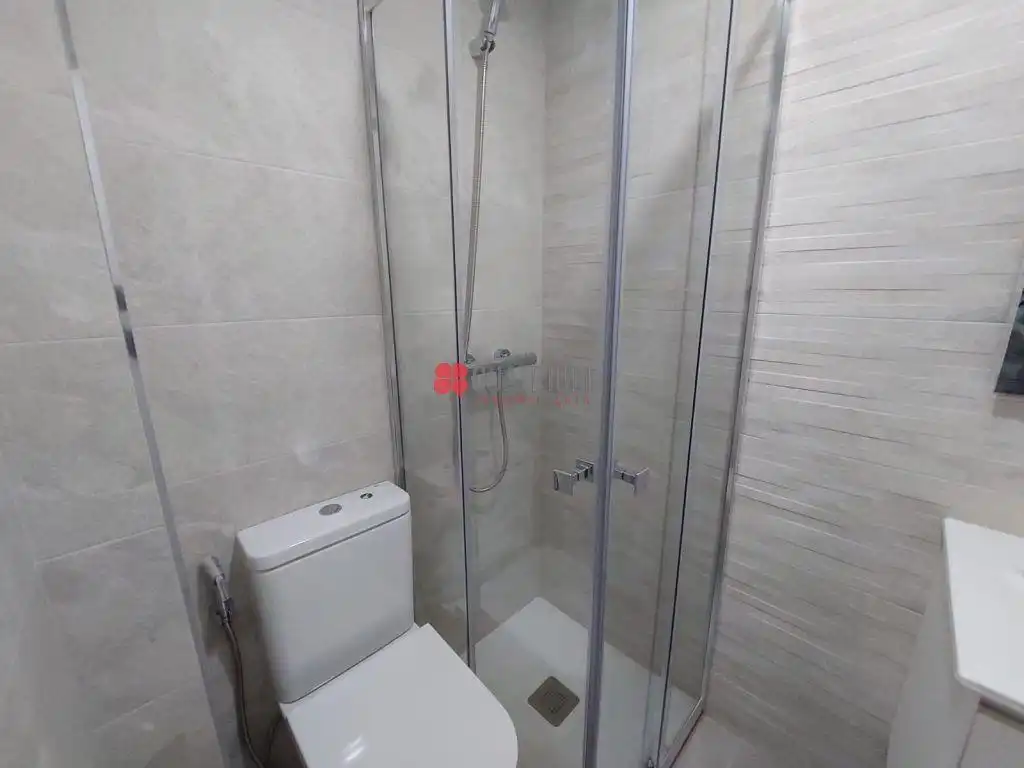 Badezimmer von Wohnung zur Miete in Santiago de Compostela 