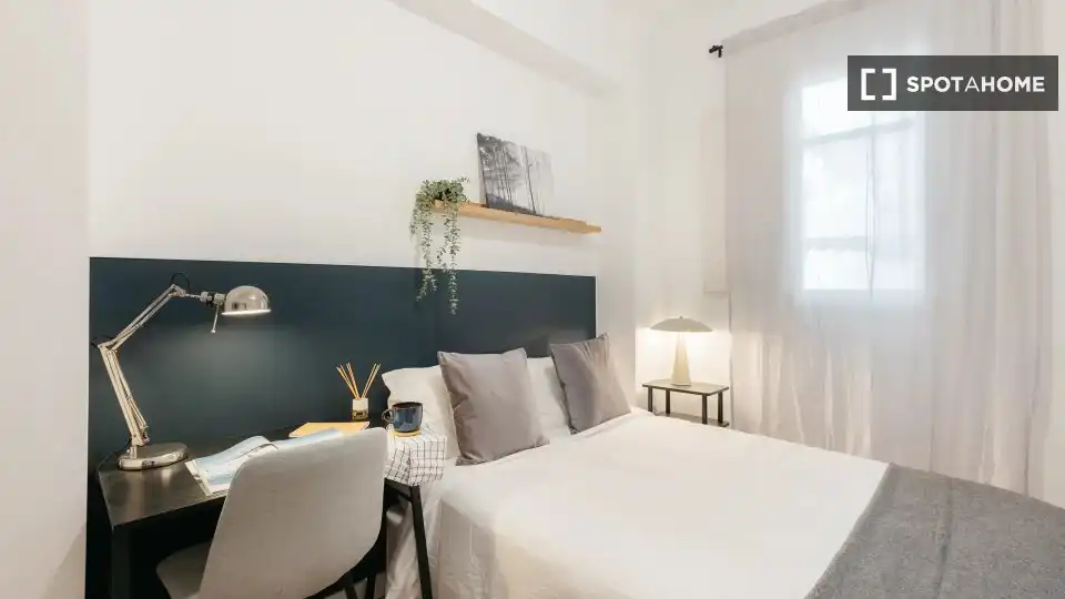Habitación de Piso de alquiler en Valencia con Aire acondicionado, Calefacción y Amueblado