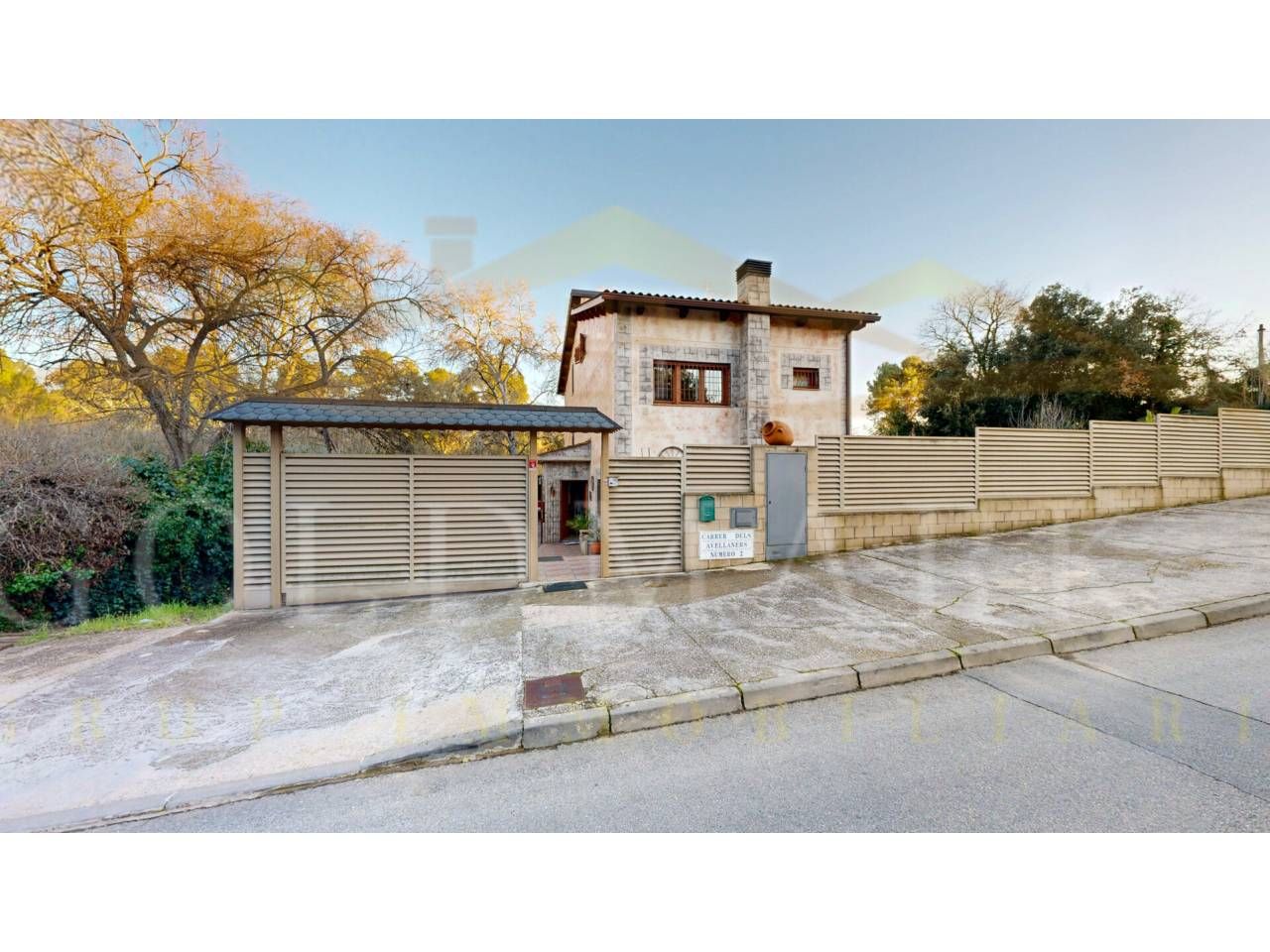 Vista exterior de Casa o chalet en venta en Rubí con Calefacción, Jardín privado y Parquet