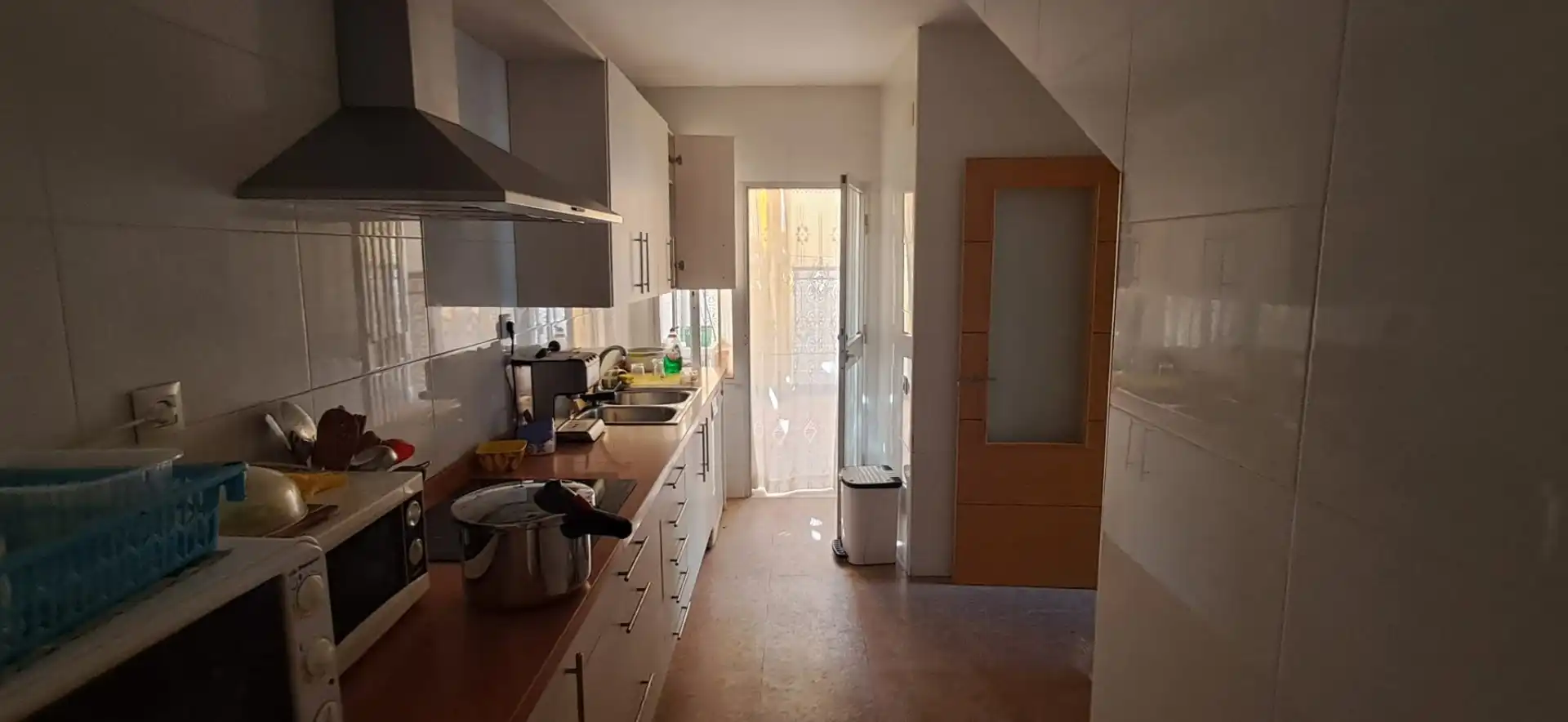 Cuina de Casa adosada en venda en Utrera amb Aire condicionat, Traster i Moblat