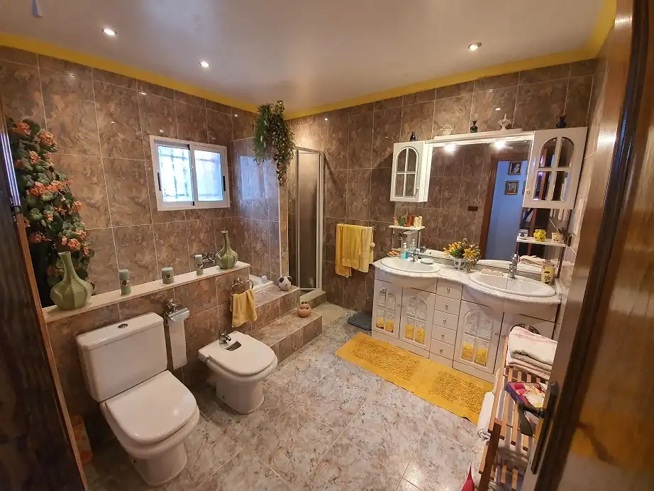 Baño de Casa o chalet en venta en Elche / Elx con Terraza, Balcón y Alarma
