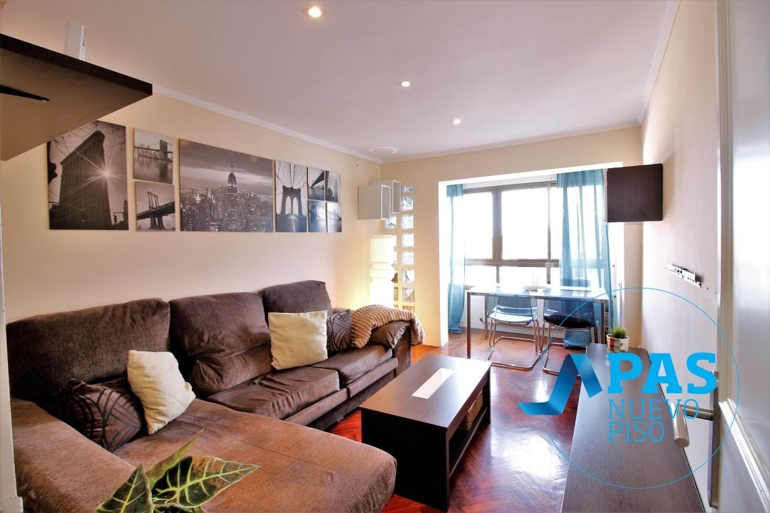 Sala d'estar de Pis en venda en Santander amb Calefacció i Moblat