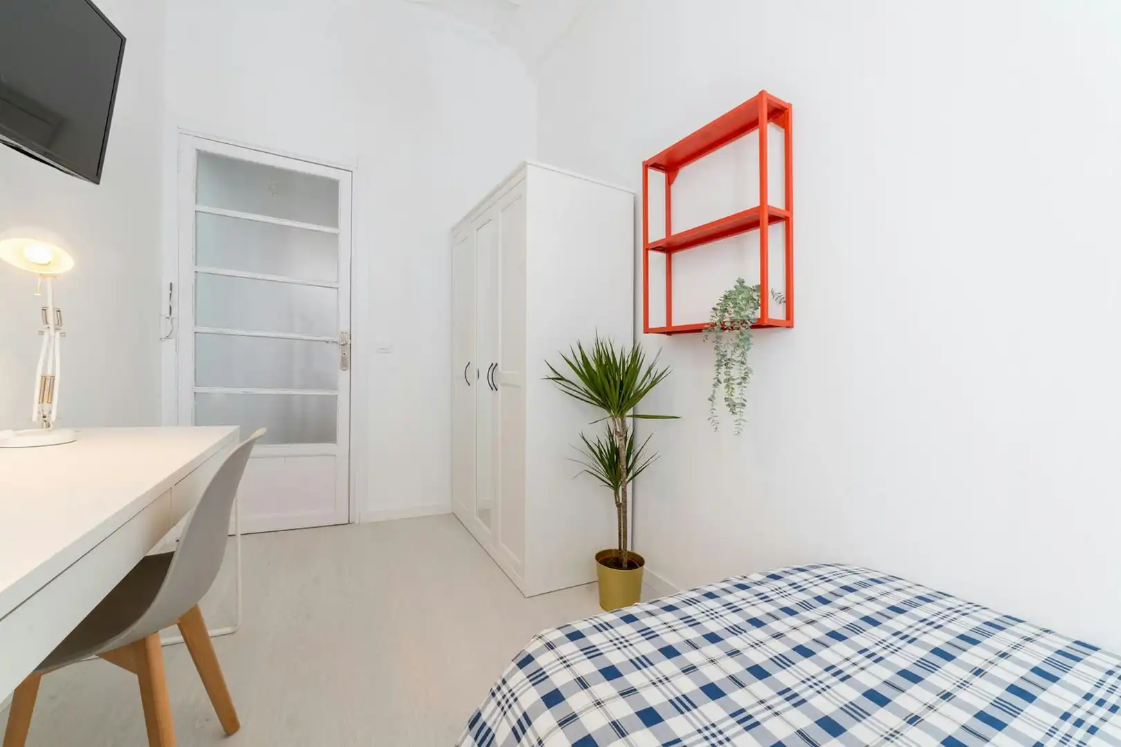 Bedroom of Flat for share in Valencia  with Furnished, Washing machine and TV