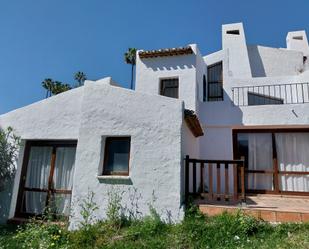 Exterior view of Single-family semi-detached for sale in Estepona  with Terrace