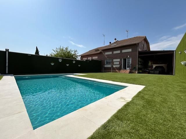 Swimming pool of Single-family semi-detached for sale in Seseña  with Air Conditioner, Heating and Swimming Pool
