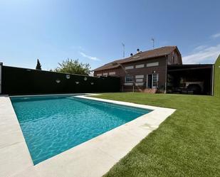 Piscina de Casa adosada en venda en Seseña amb Aire condicionat, Calefacció i Piscina