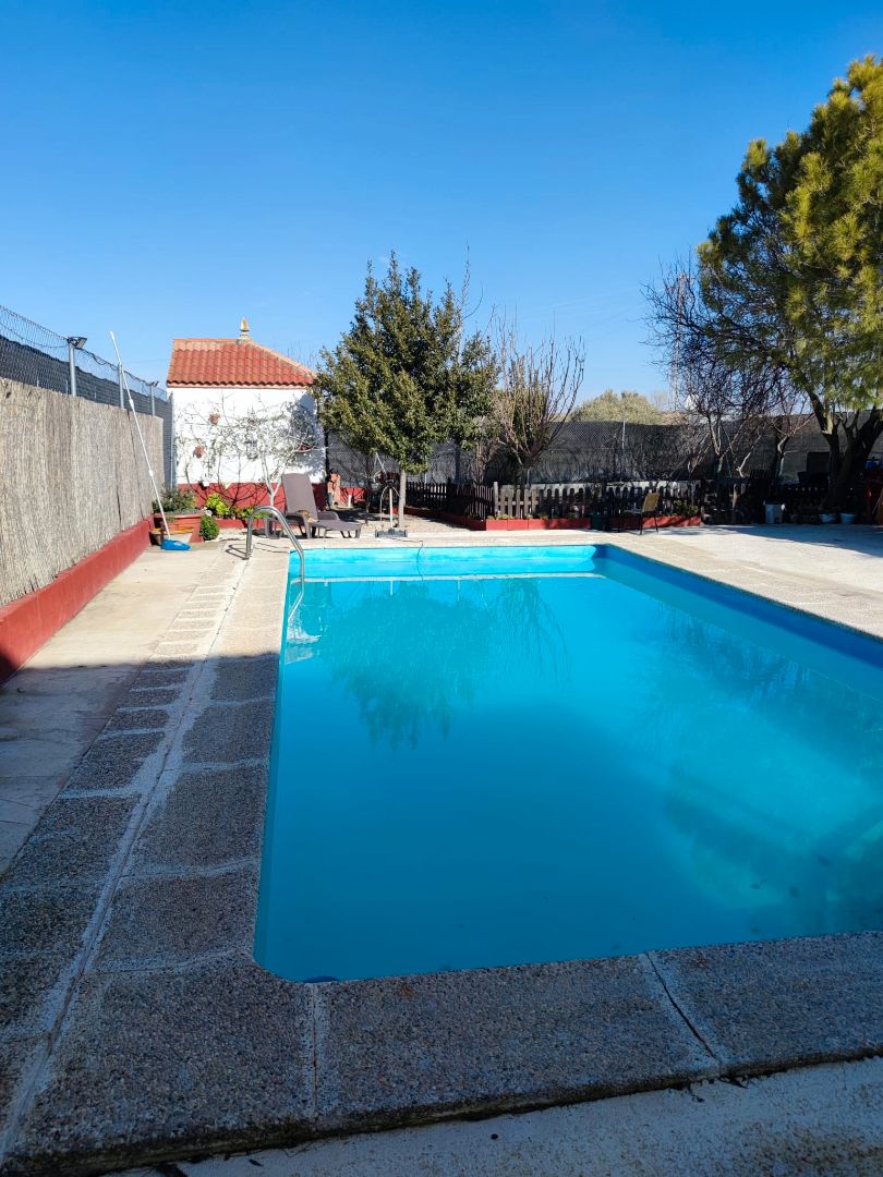 Piscina de Casa o chalet en venta en Torreperogil con Aire acondicionado, Calefacción y Jardín privado