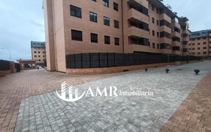 Exterior view of Flat for sale in Pinto  with Air Conditioner, Heating and Storage room