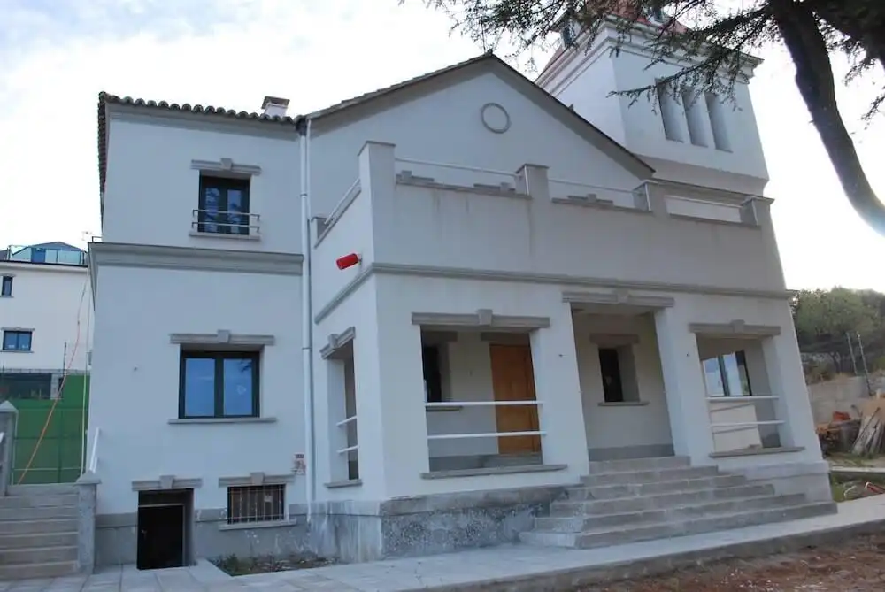 Vista exterior de Casa o xalet en venda en Torrelodones amb Jardí privat, Terrassa i Traster