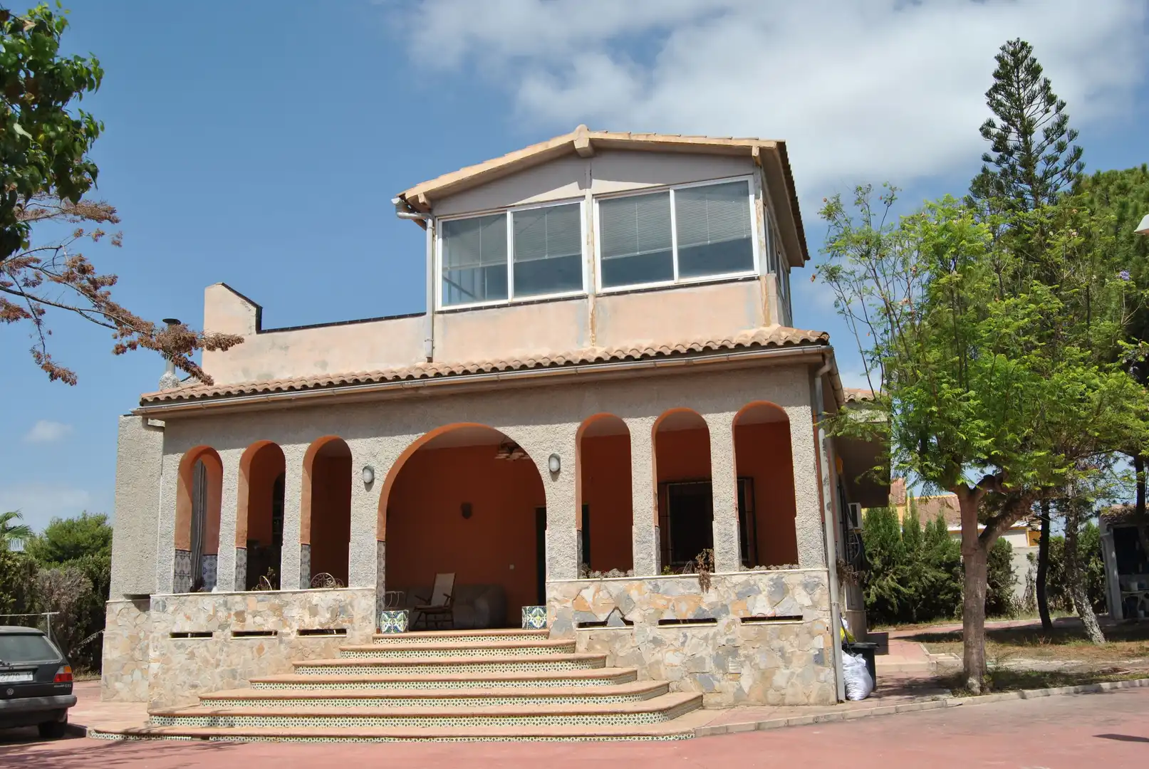 Vista exterior de Casa o chalet en venta en San Vicente del Raspeig / Sant Vicent del Raspeig con Aire acondicionado, Jardín privado y Piscina