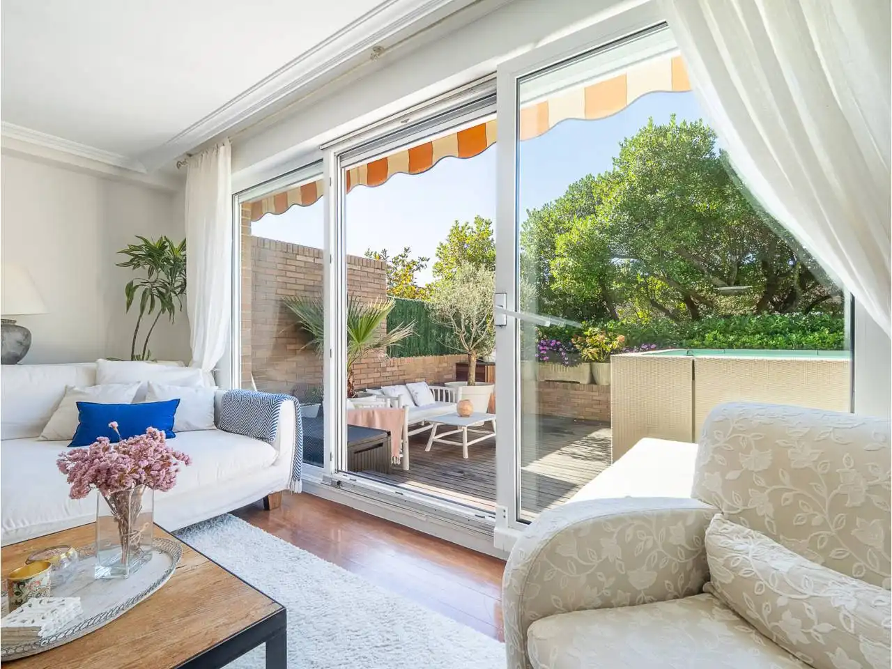Casa con piscina en venta en Calle Arturo Campión 40, imagen 8