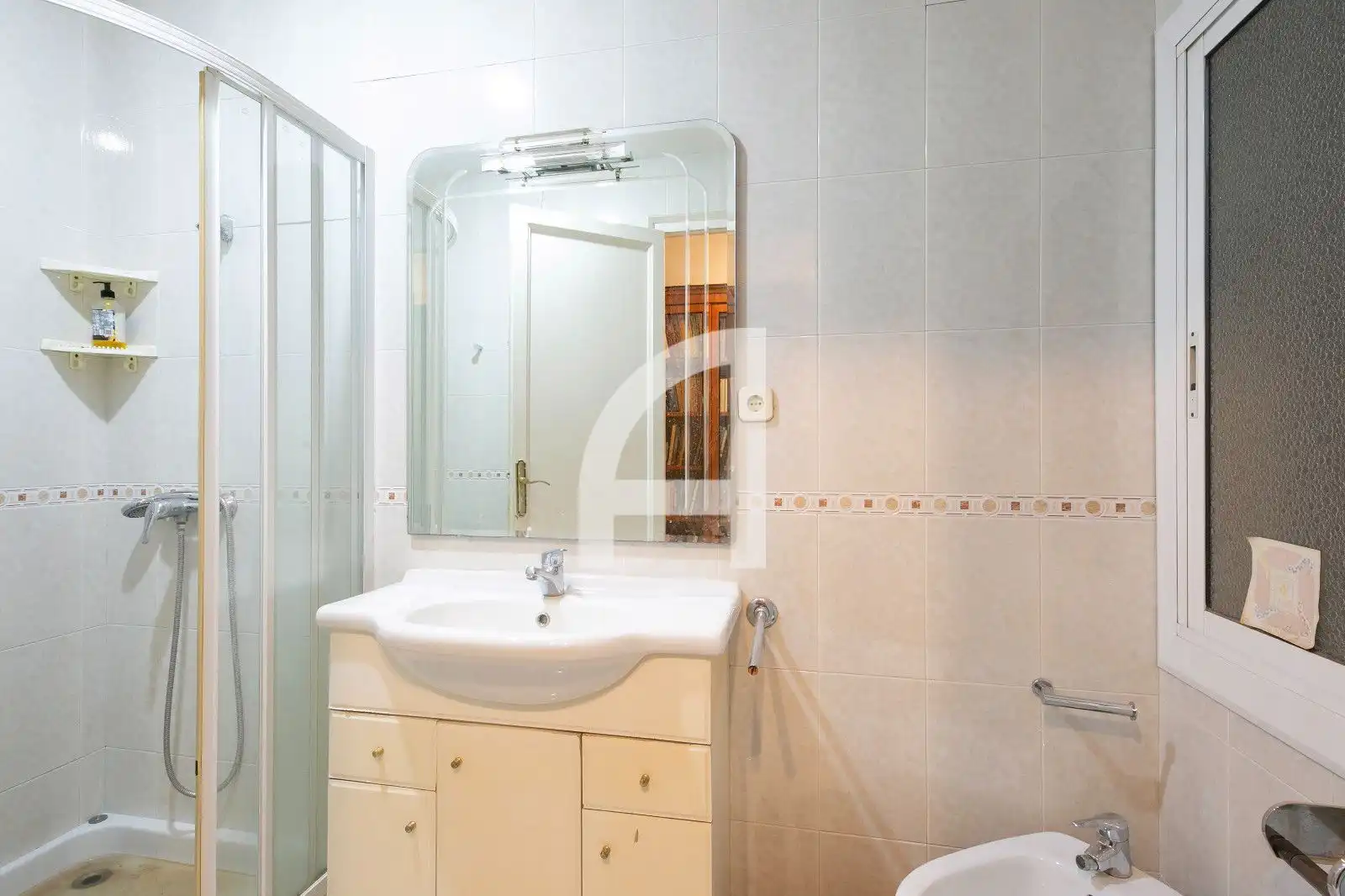 Bathroom of Flat for sale in Barcelona  with Air Conditioner, Heating and Parquet flooring