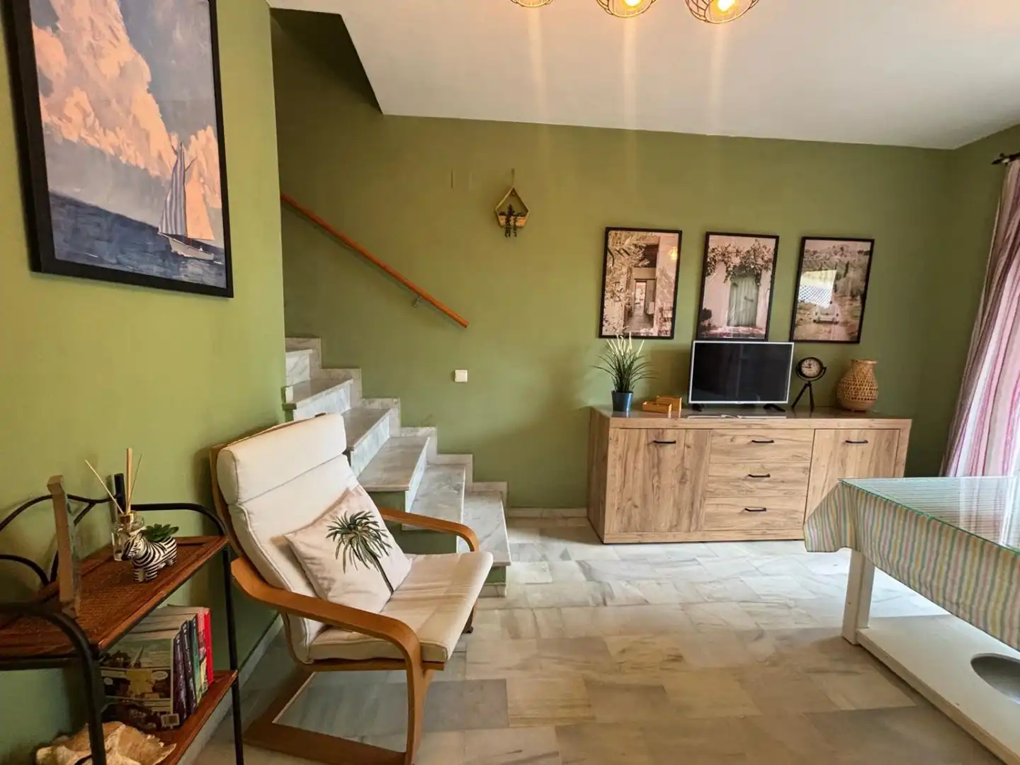 Sala de estar de Casa adosada en venta en Islantilla con Terraza, Trastero y Piscina comunitaria