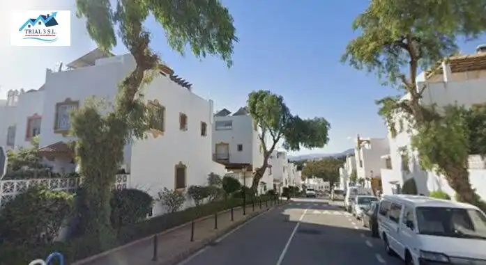 Vista exterior de Casa o chalet en venta en Marbella con Jardín privado y Piscina comunitaria