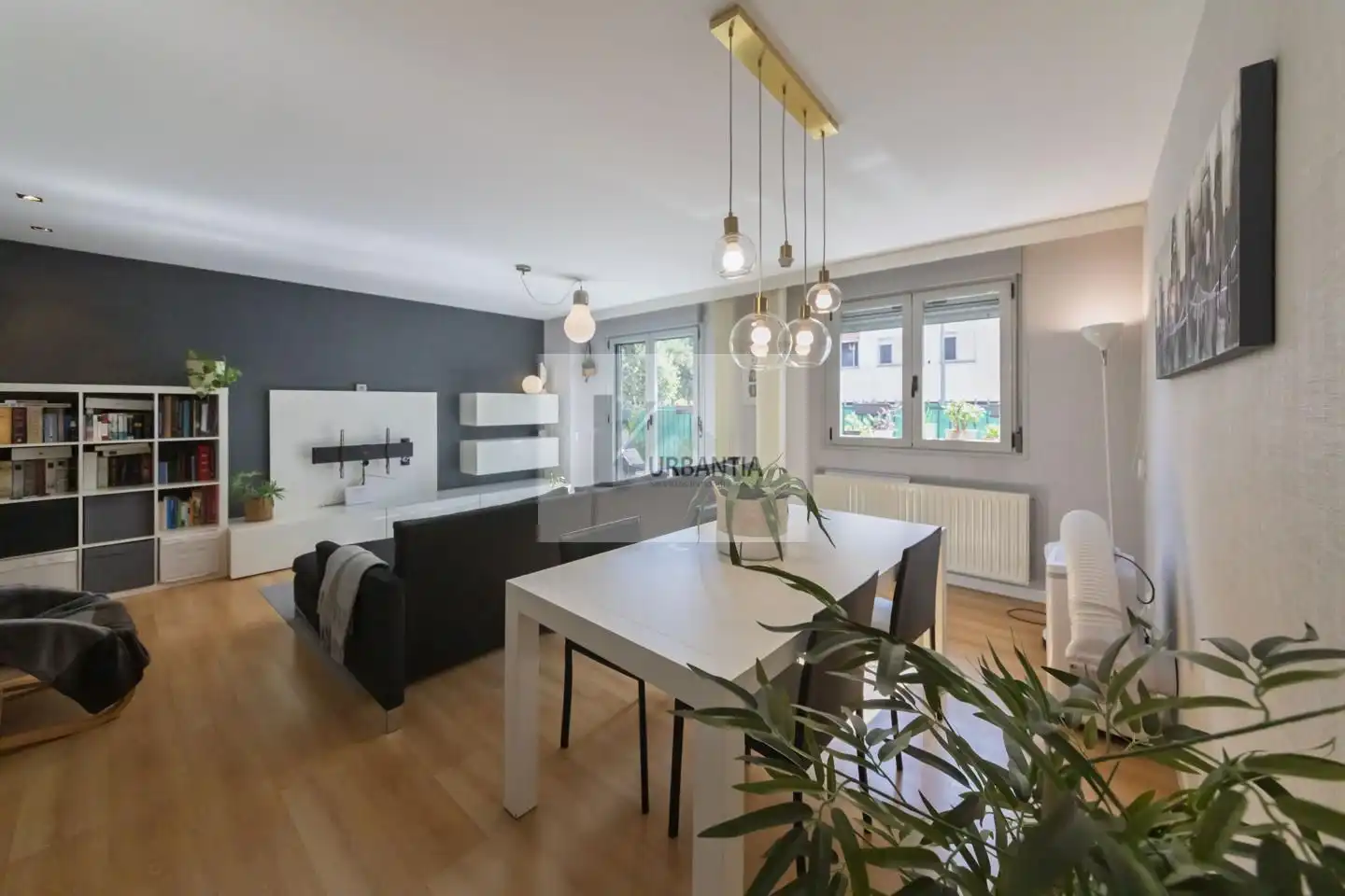 Sala d'estar de Planta baixa en venda en Orkoien amb Calefacció, Parquet i Terrassa