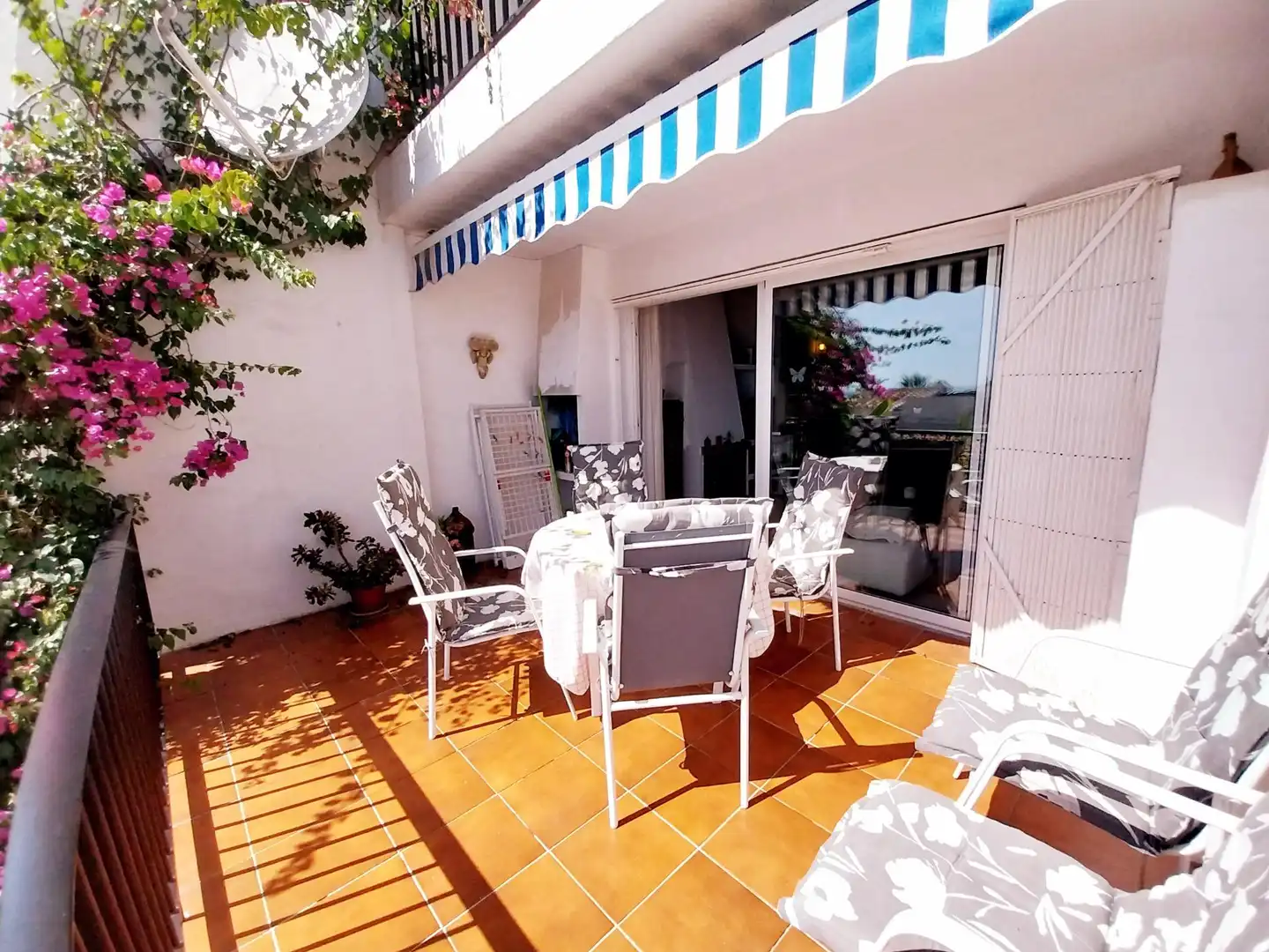 Terraza de Dúplex de alquiler en Mijas con Piscina comunitaria