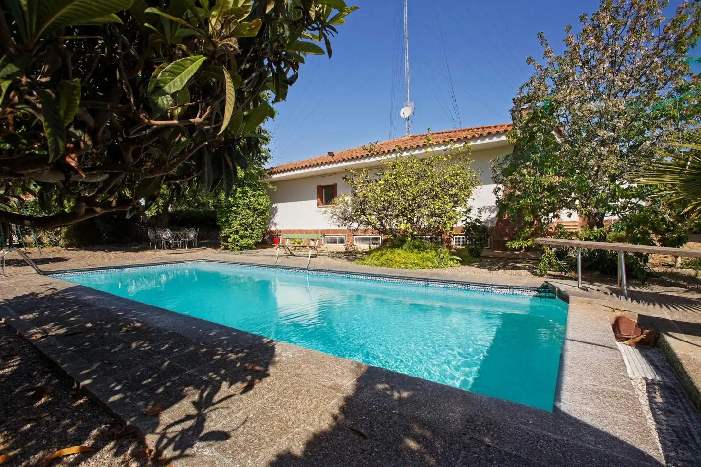 Piscina de Casa o chalet en venta en Terrassa con Aire acondicionado, Calefacción y Jardín privado